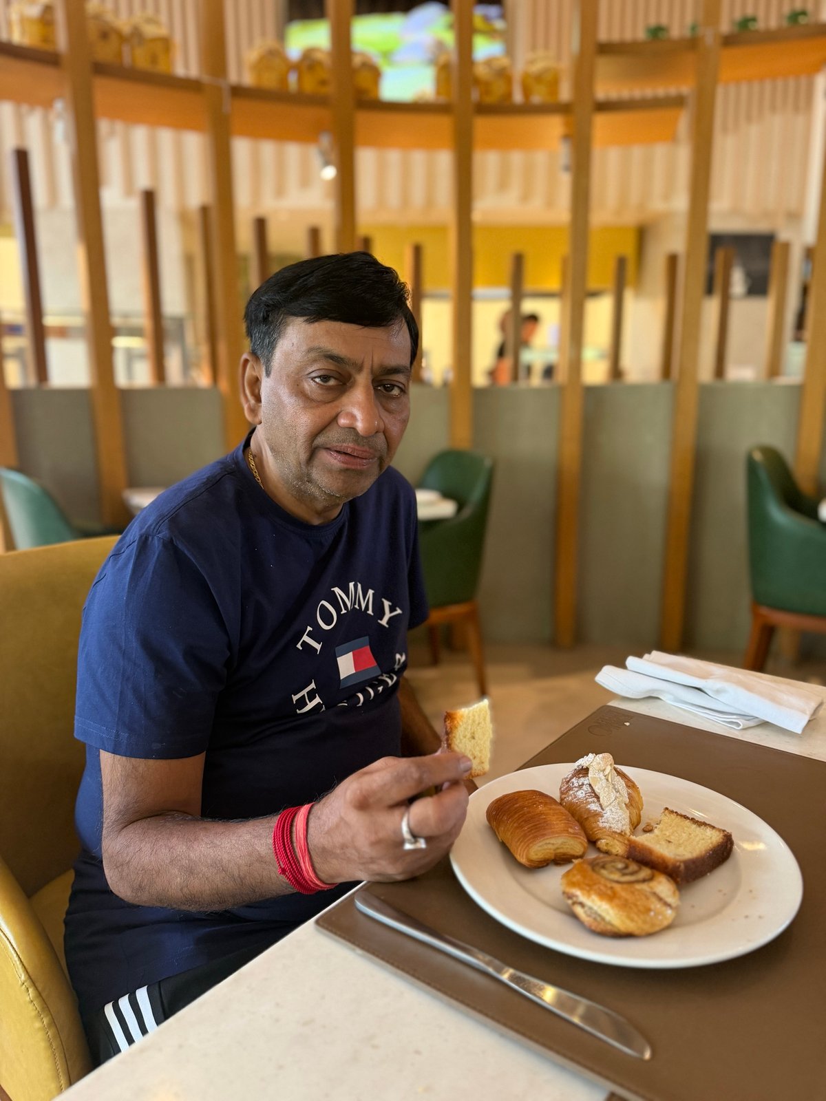 Papa and the pastry plate