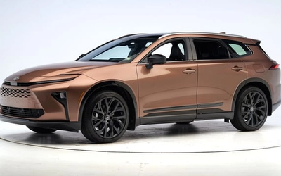 Toyota's 2025 SUV Revolution: Crown Signia Redefines Premium Crossover Excellence