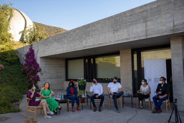 Panelistas durante el conversatorio sobre injusticia y segregación social