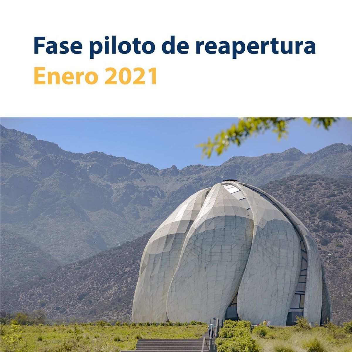 Visitantes durante una de las primeras visitas guiadas del plan piloto de reapertura del Templo Bahá’í