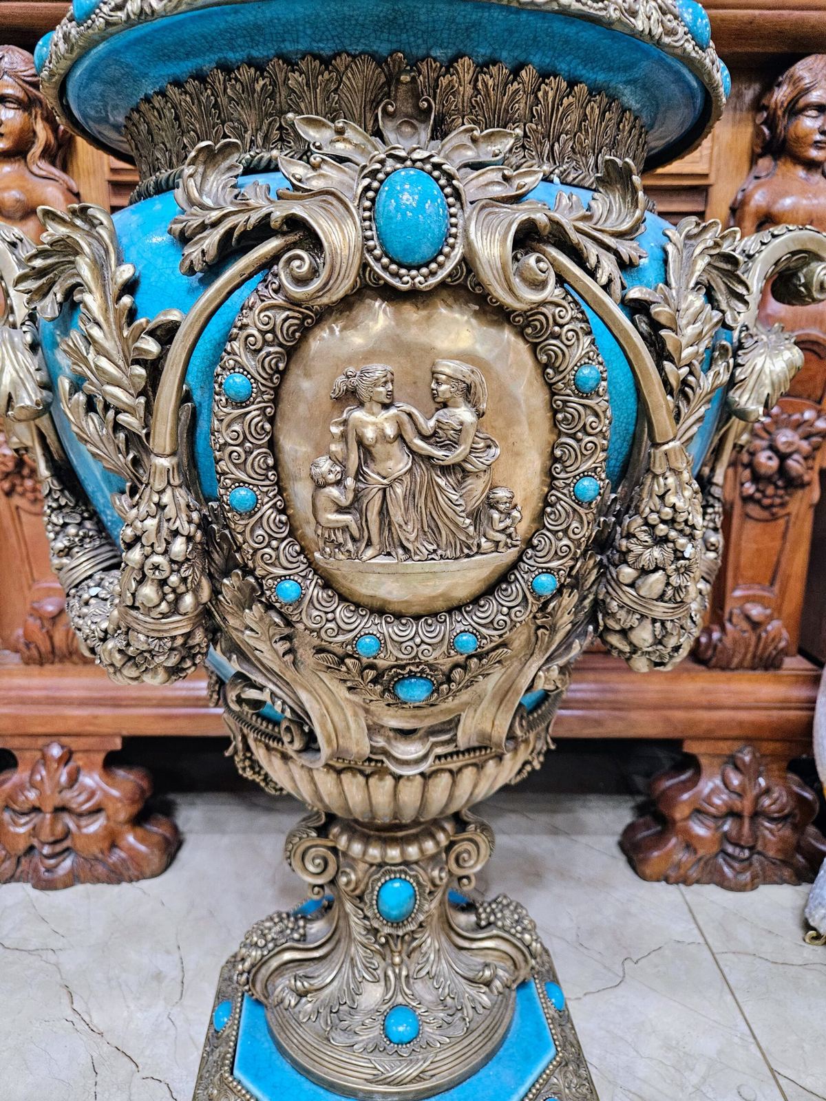 Một chiếc cúp sứ – ảnh 3