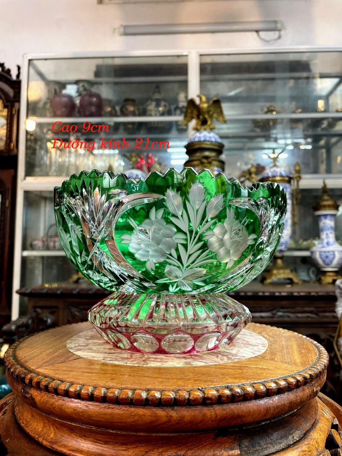Âu pha lê xanh – ảnh 1