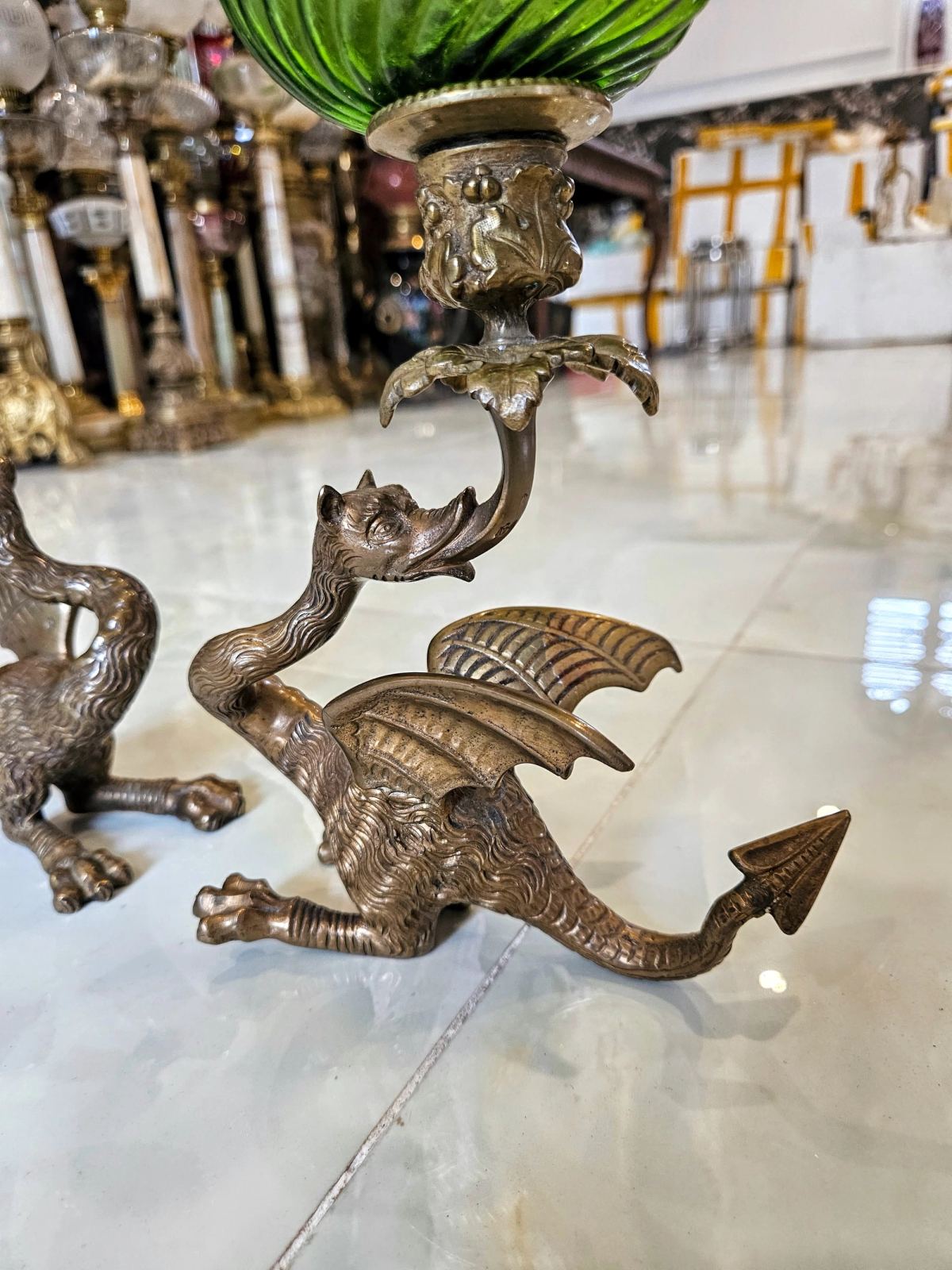 Cặp đèn dầu tượng 2 chú rồng châu âu bằng đồng rất đẹp – ảnh 2