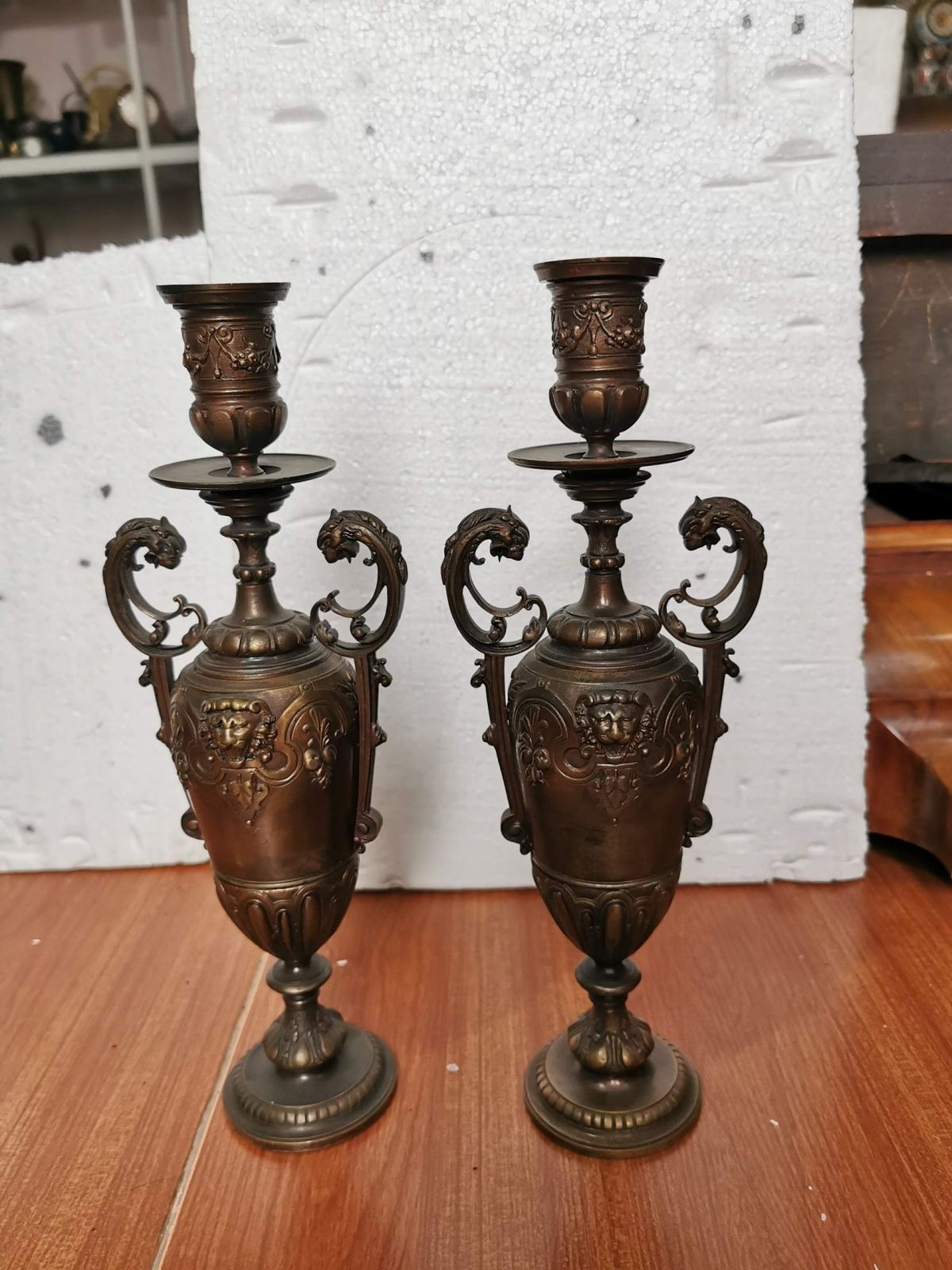 Đôi chân nến đồng – ảnh 1