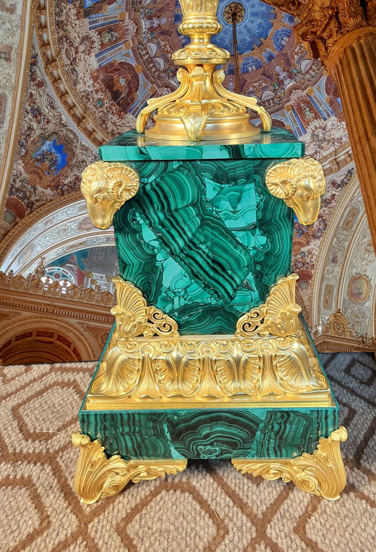 Bộ đồng hồ chân nến Malachite – ảnh 7