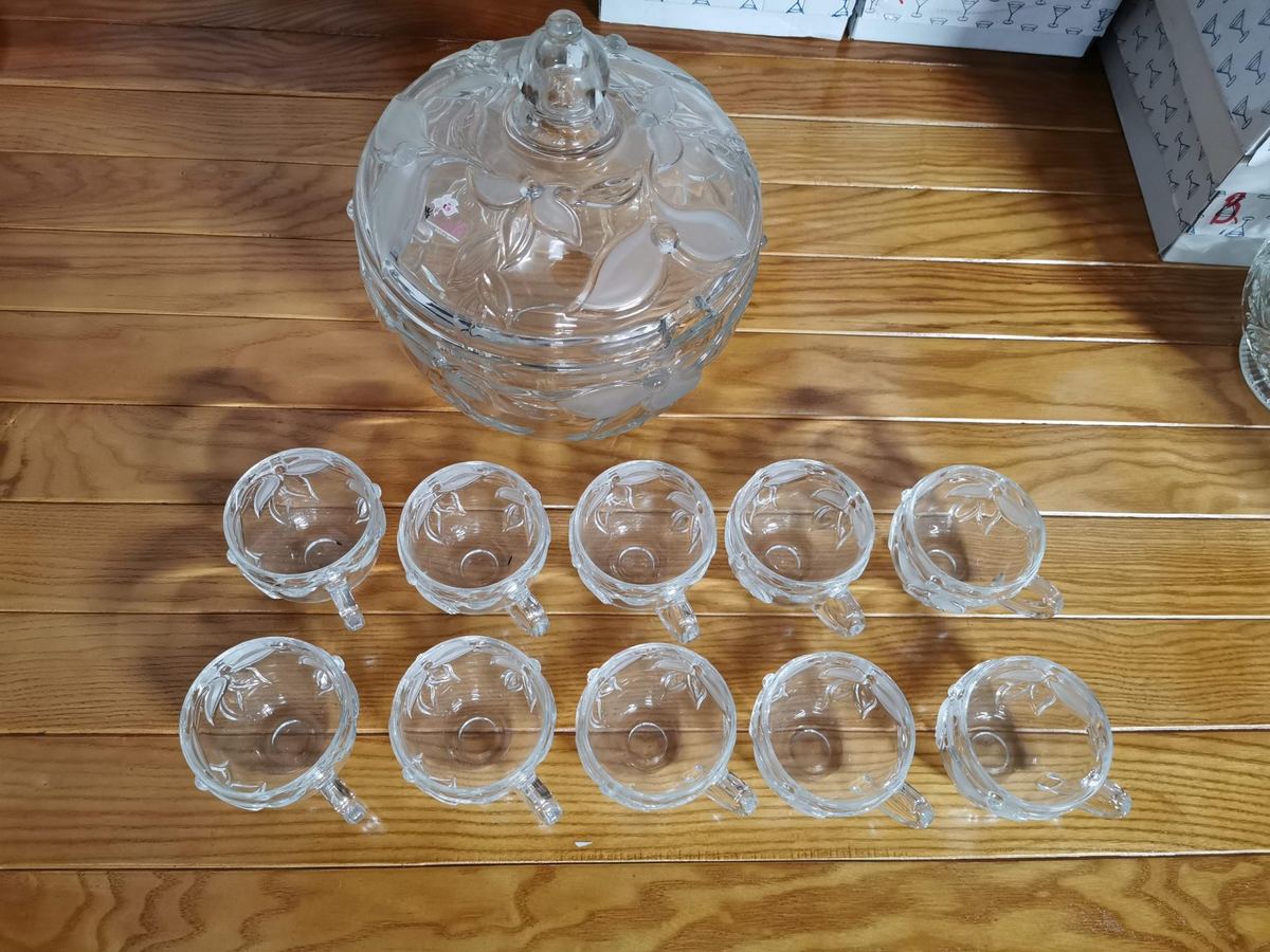 Bộ âu và chén pha lê – ảnh 1