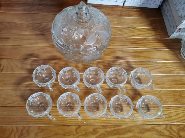 Bộ âu và chén pha lê – ảnh 1