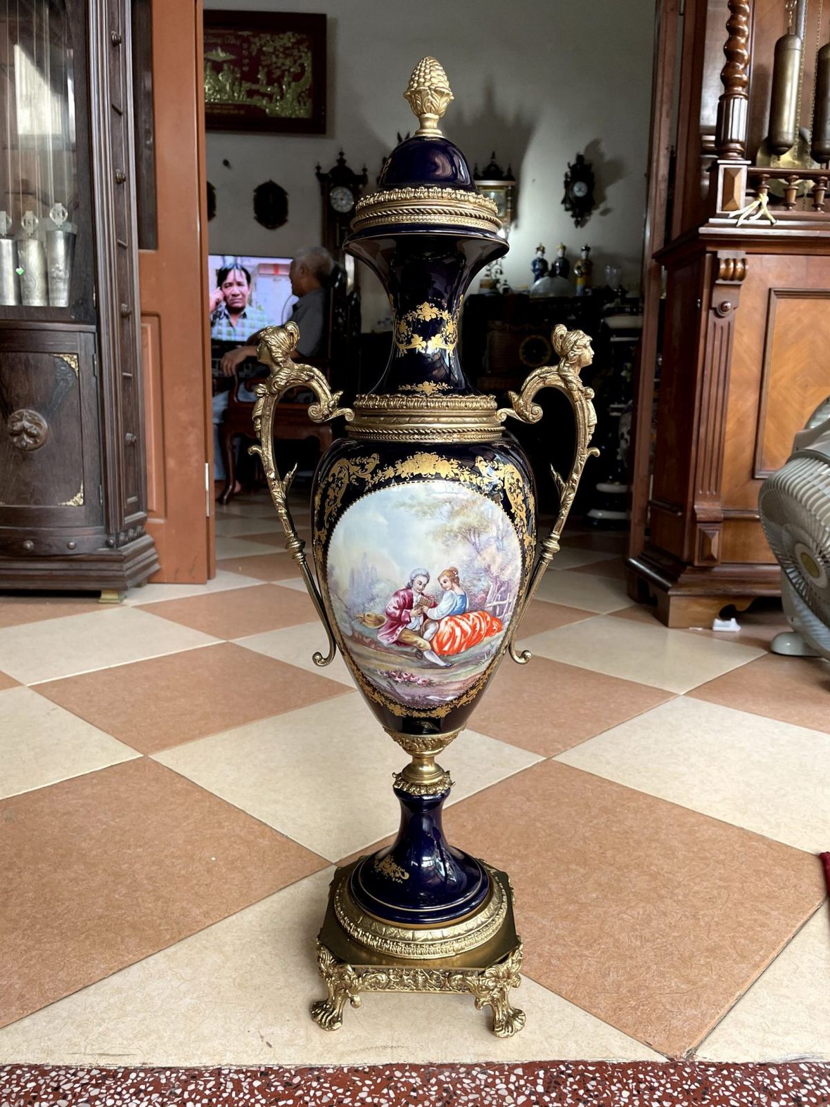 Chiếc cúp sứ Pháp – ảnh 1