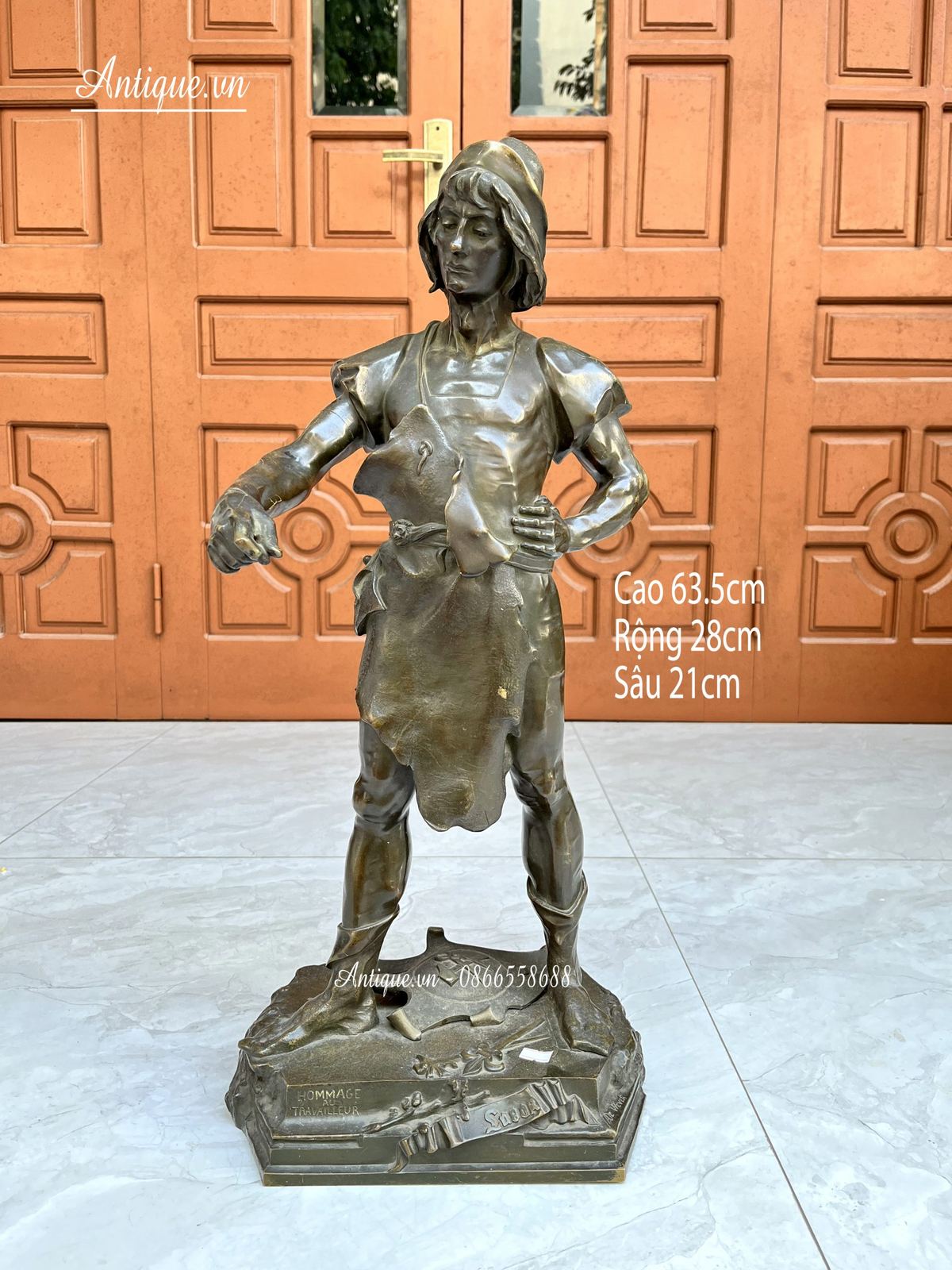 Tượng thợ rèn – ảnh 1