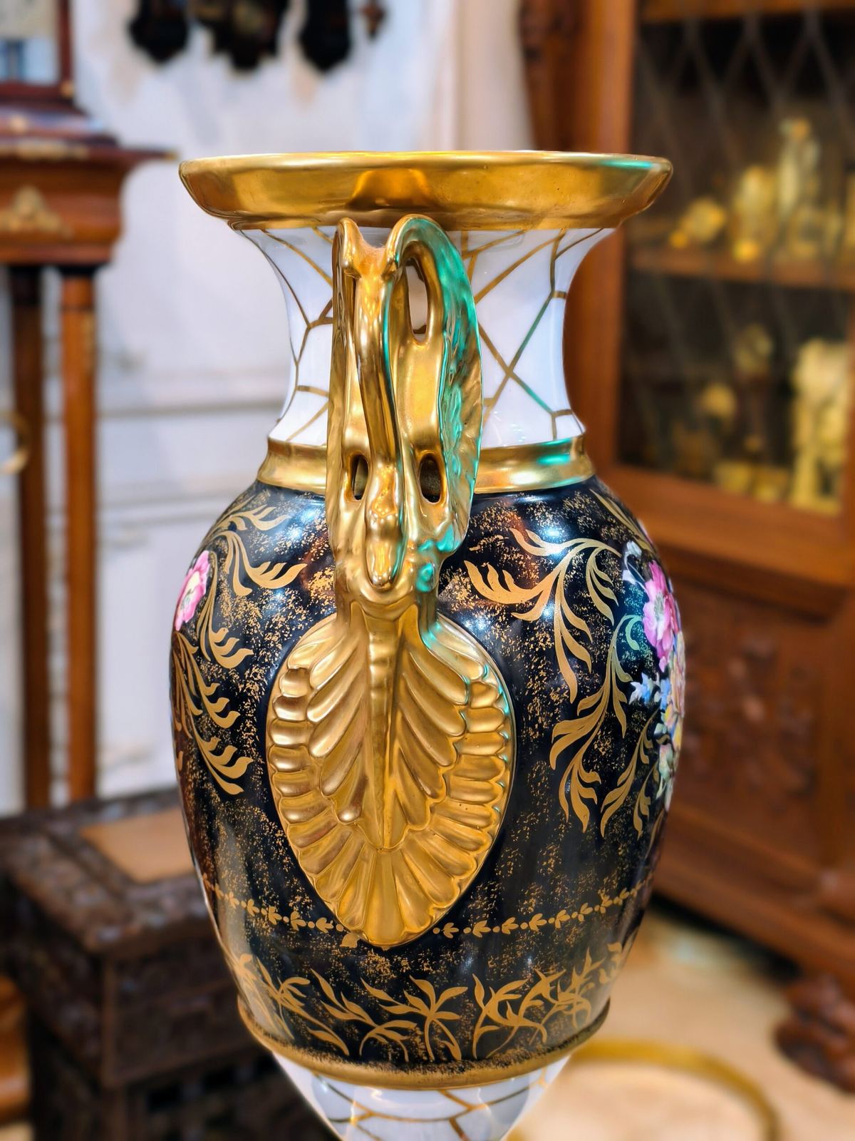 Chiếc bình sứ – ảnh 2