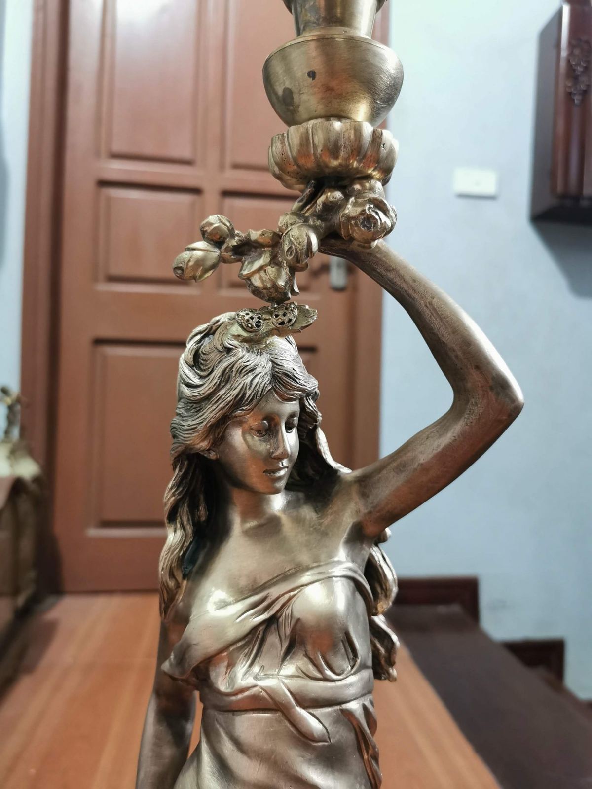 Đèn dầu tượng thiếu nữ – ảnh 3
