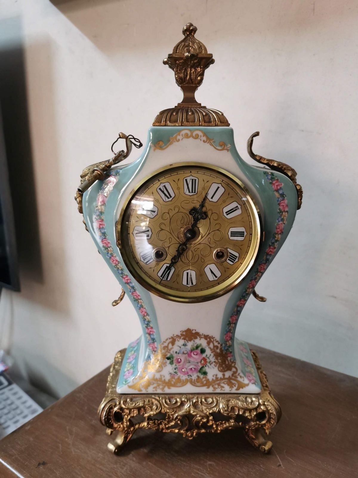 Đồng hồ để bàn sứ – ảnh 1