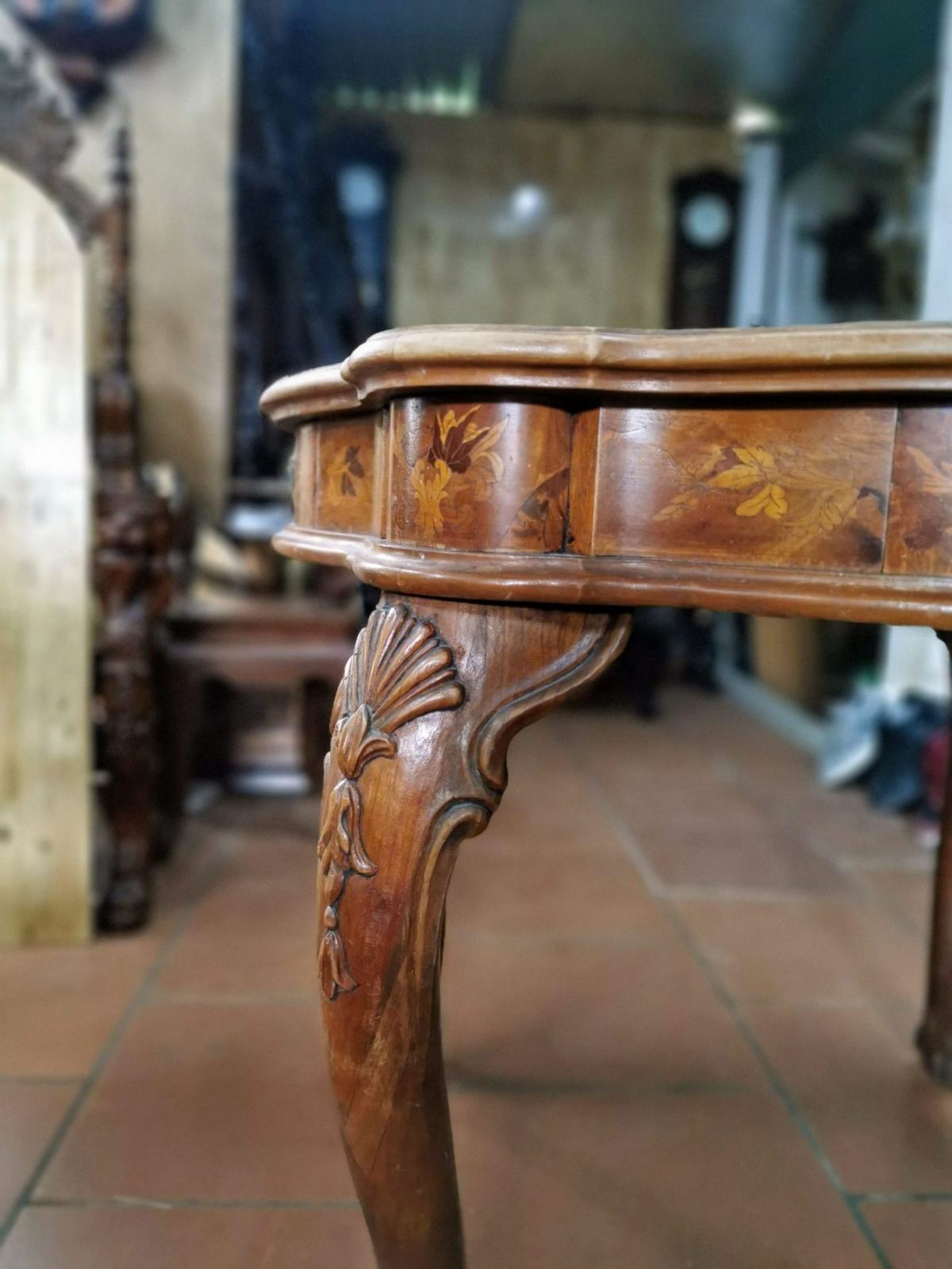 Bàn gỗ Louis – ảnh 2