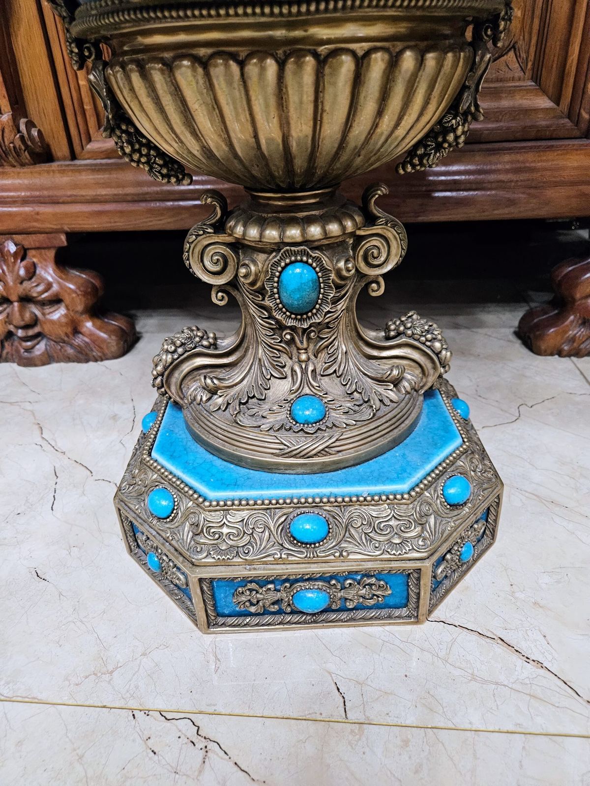 Một chiếc cúp sứ – ảnh 6