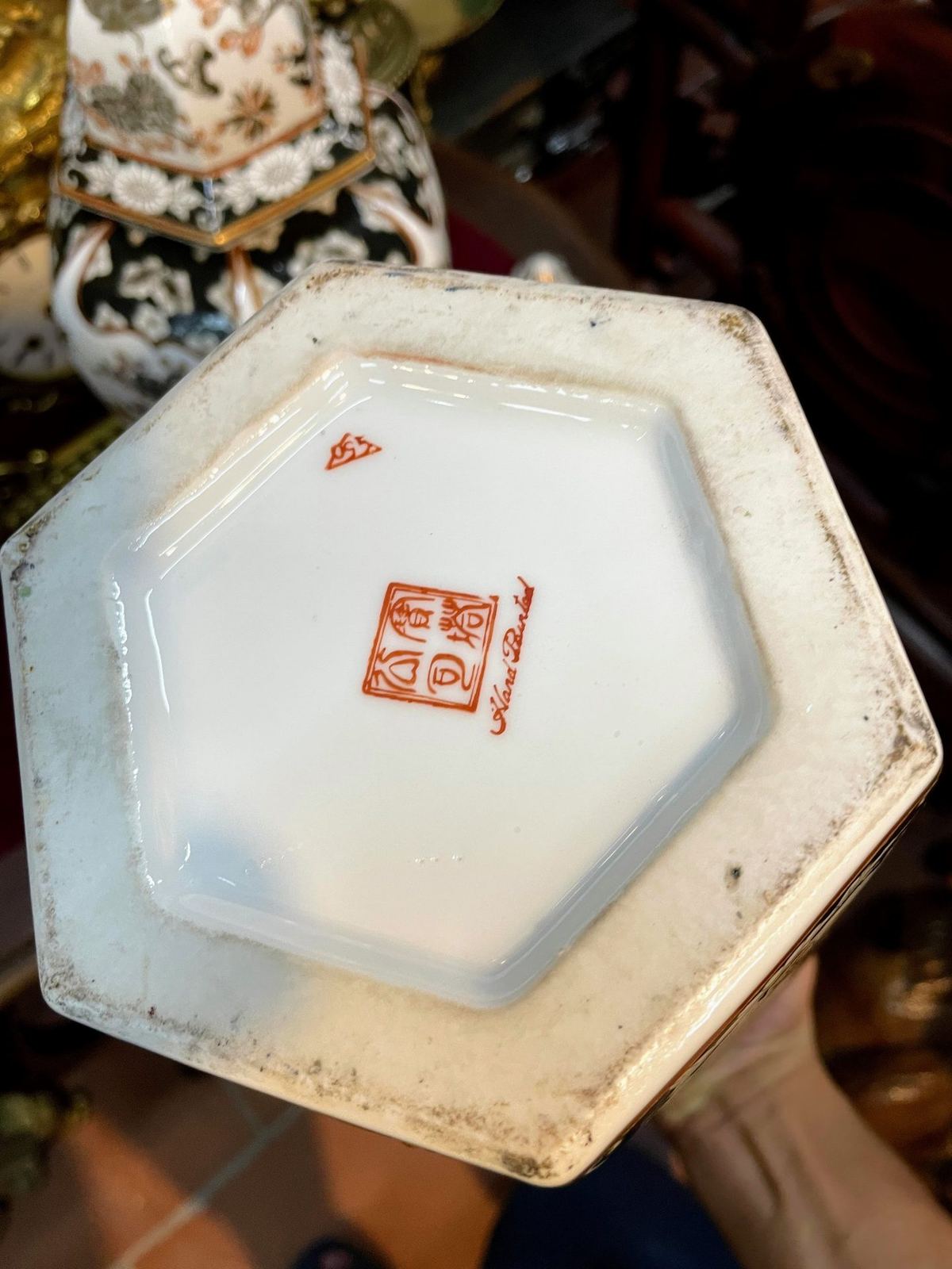 Cặp bình sứ Nhật lục giác họa tiết hoa lá rất đẹp – ảnh 6
