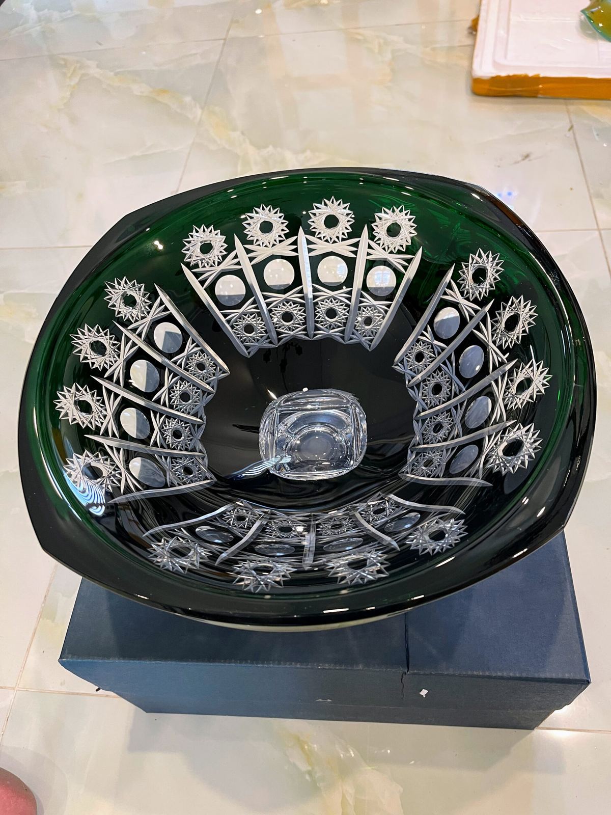 Chiếc âu pha lê – ảnh 4