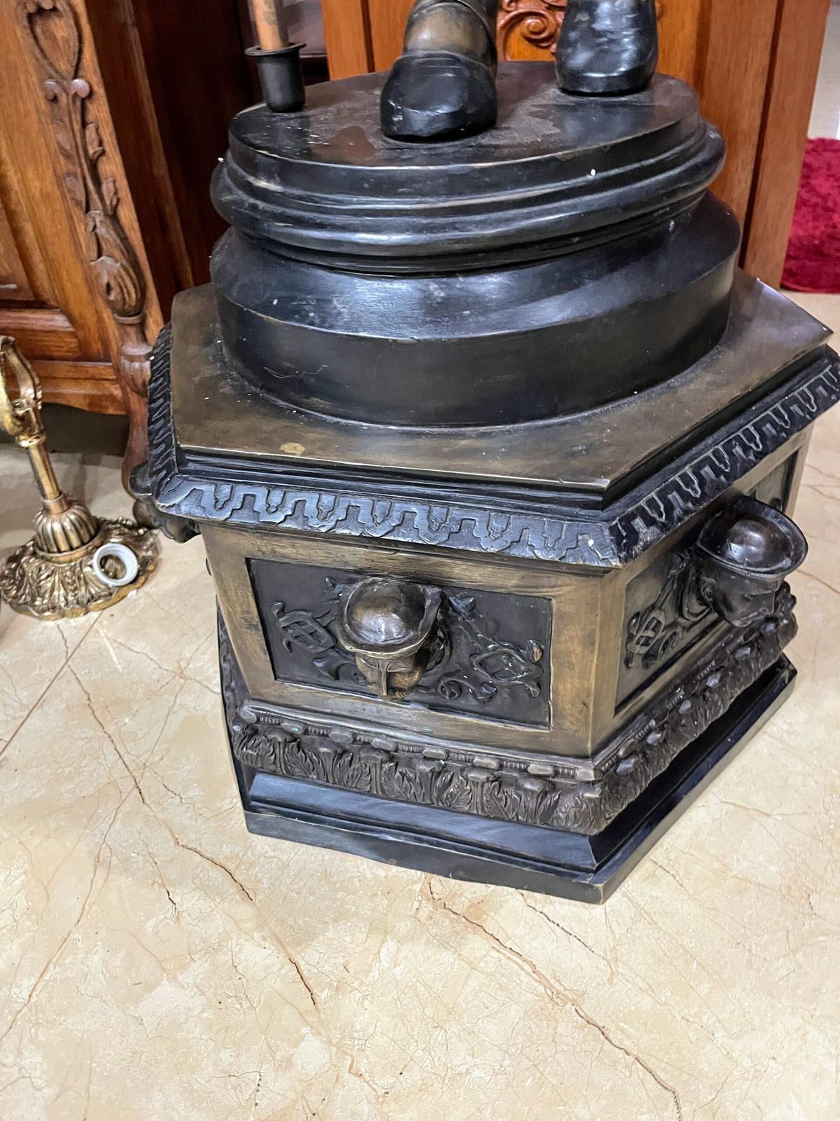 Tượng thiếu nữ tay cầm đèn – ảnh 3