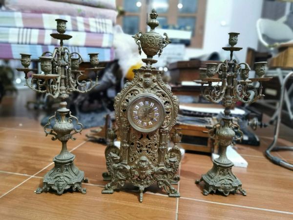 Đồng hồ chân nến – ảnh 1