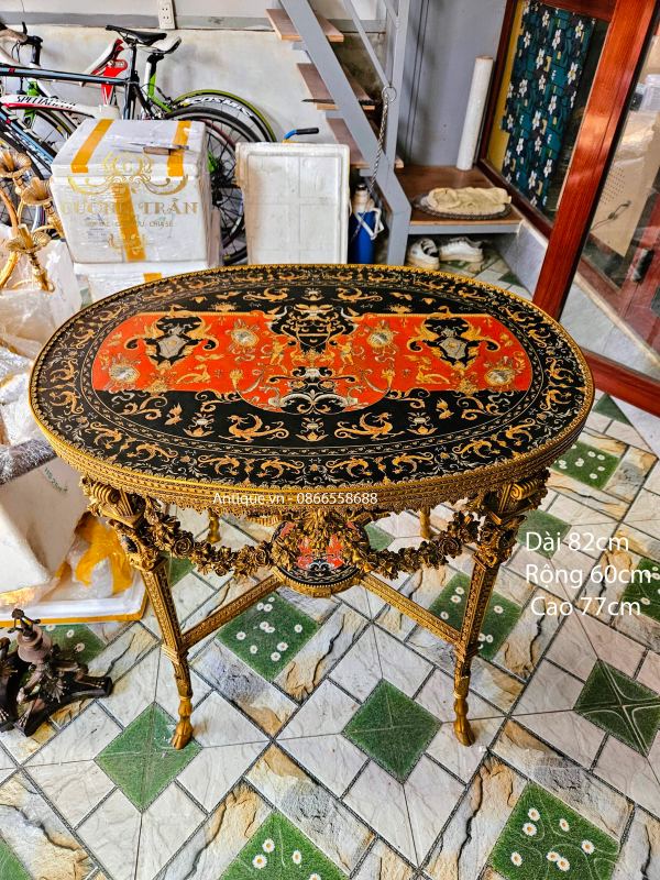 Chiếc bàn đồng – ảnh 1