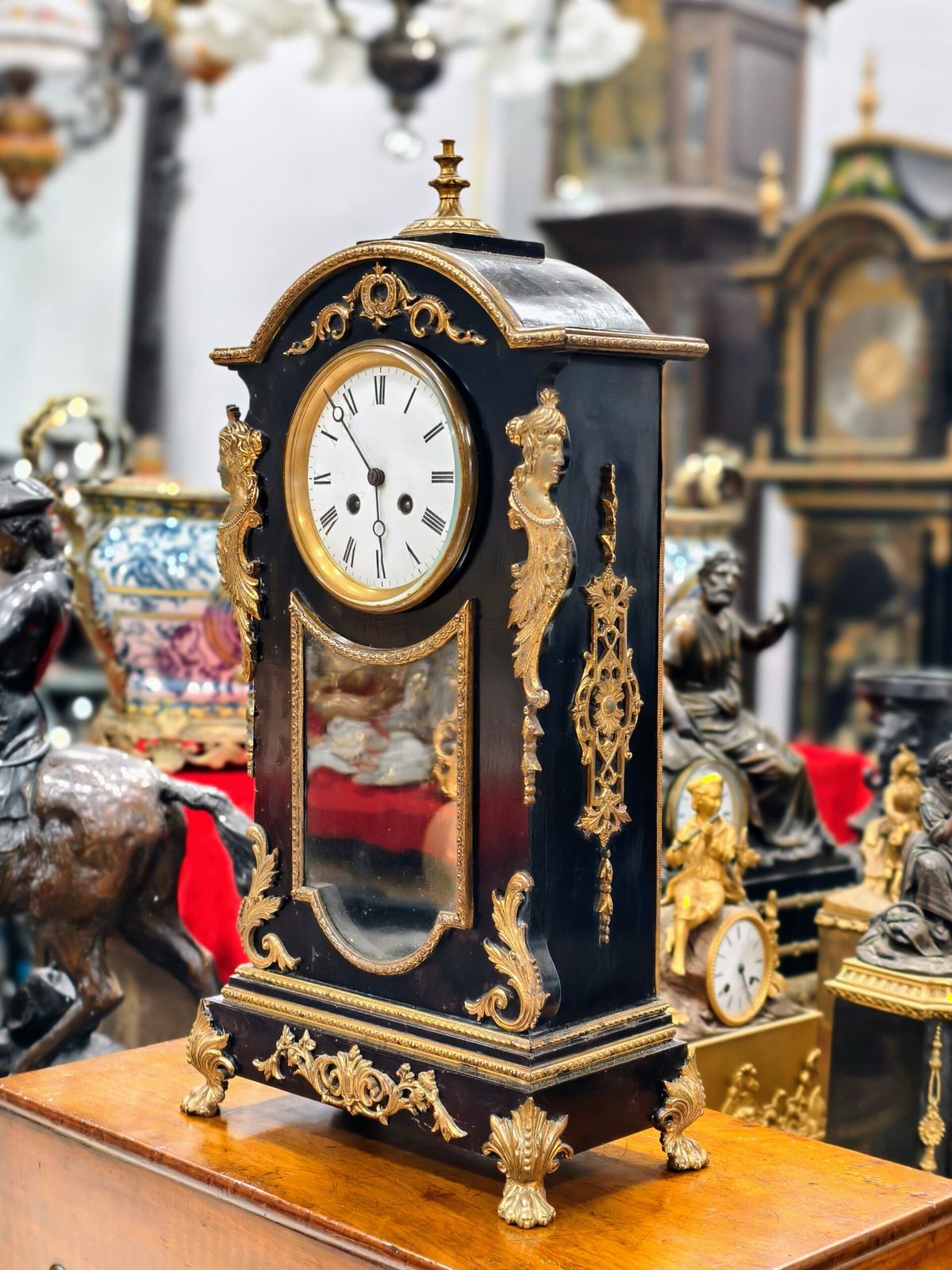 Một chiếc đồng hồ để bàn phong cách Boulle Pháp – ảnh 4