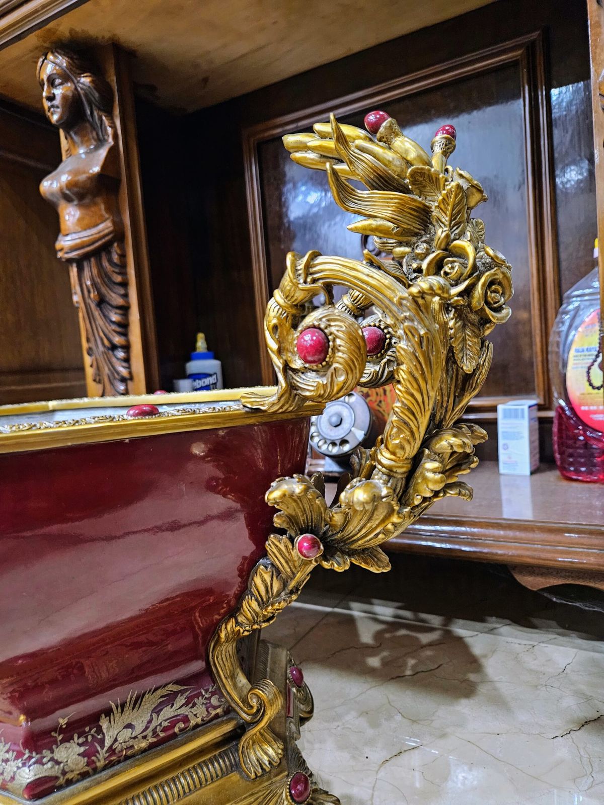 Một chiếc ang sứ Bỉ – ảnh 4