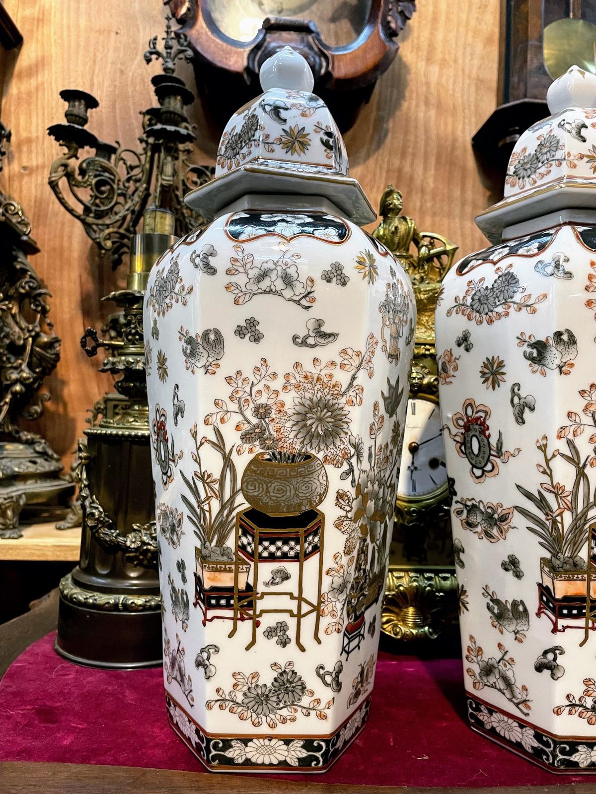 Cặp bình sứ Nhật lục giác họa tiết hoa lá rất đẹp – ảnh 3