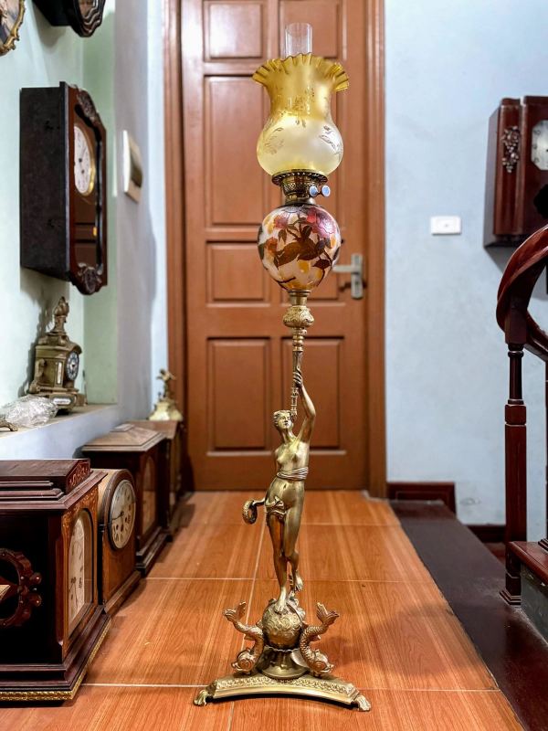 Đèn dầu tượng Pháp – ảnh 1