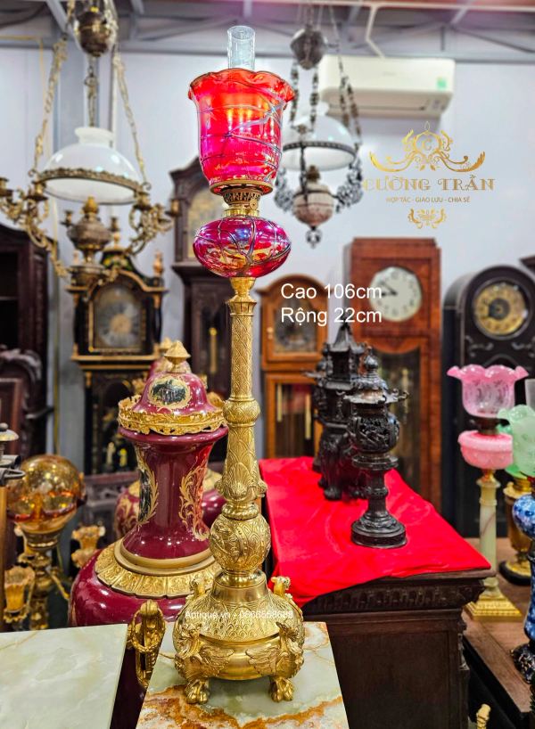 Đèn dầu với phần thân bằng đồng đúc cực kỳ đẹp và sắc nét – ảnh 1