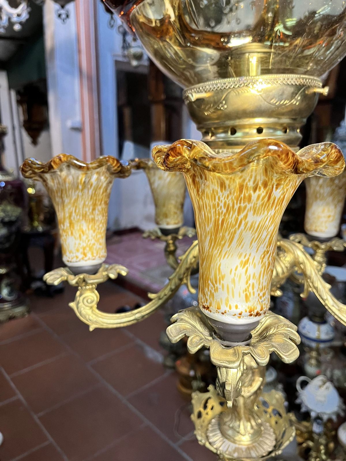 Một chiếc đèn điện độc đáo – ảnh 4