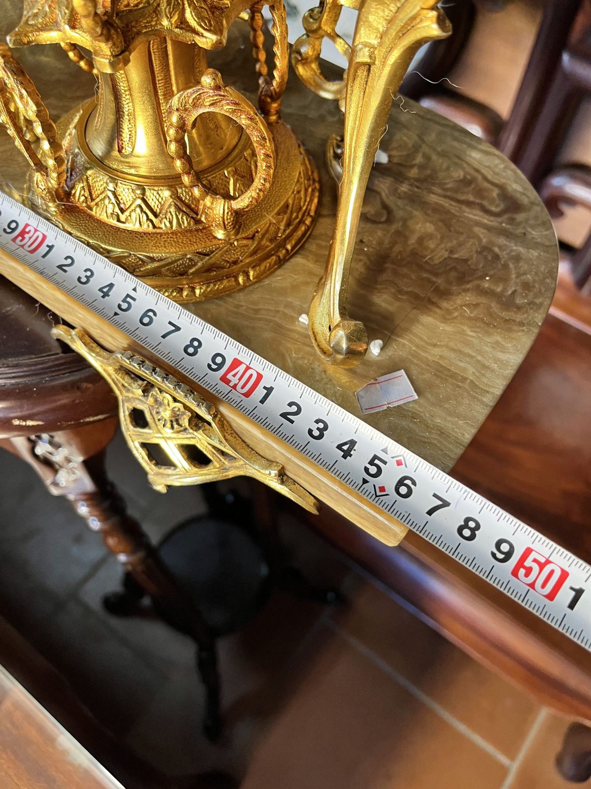 Đồng hồ để bàn và đèn – ảnh 5