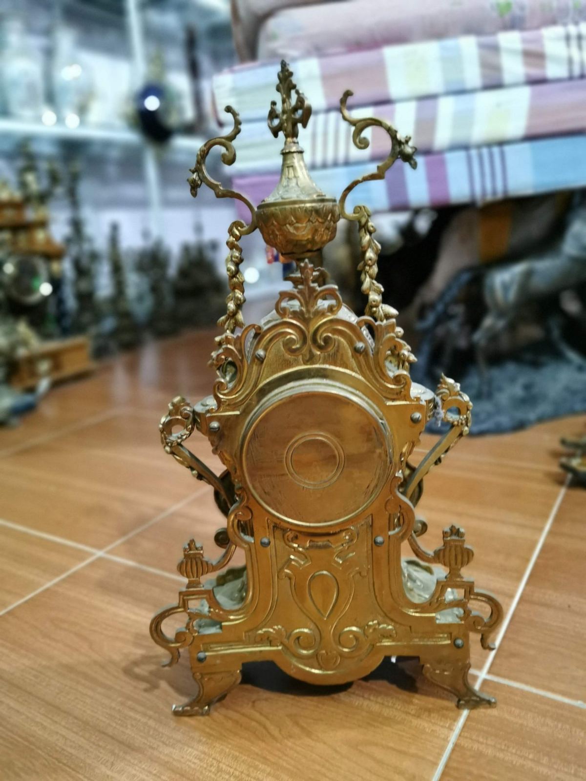 Đồng hồ để bàn nhỏ – ảnh 2