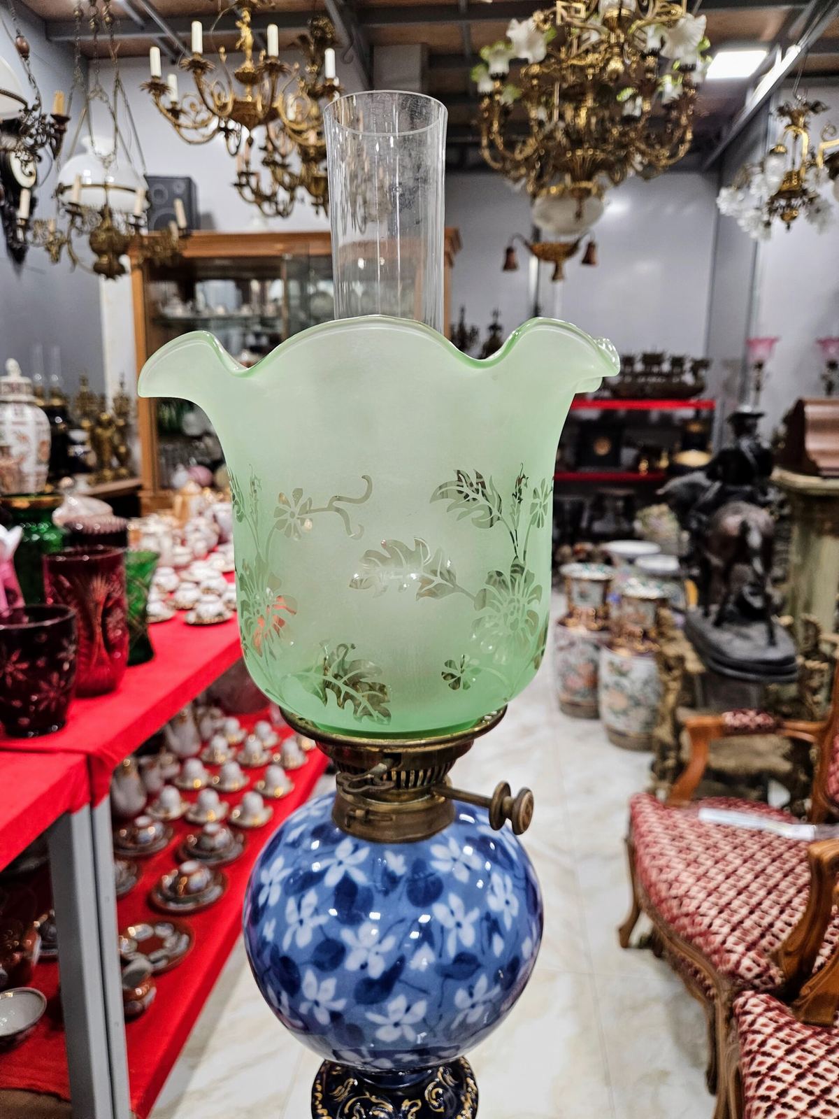 Một chiếc đèn dầu sứ của Pháp thương hiệu Limoges danh tiếng – ảnh 3