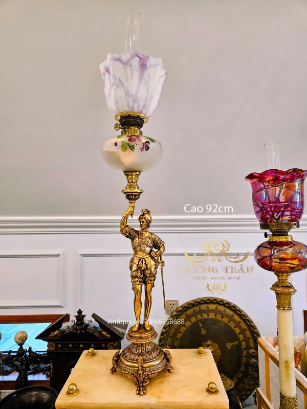 Đèn dầu tượng một vị tướng quân – ảnh 1