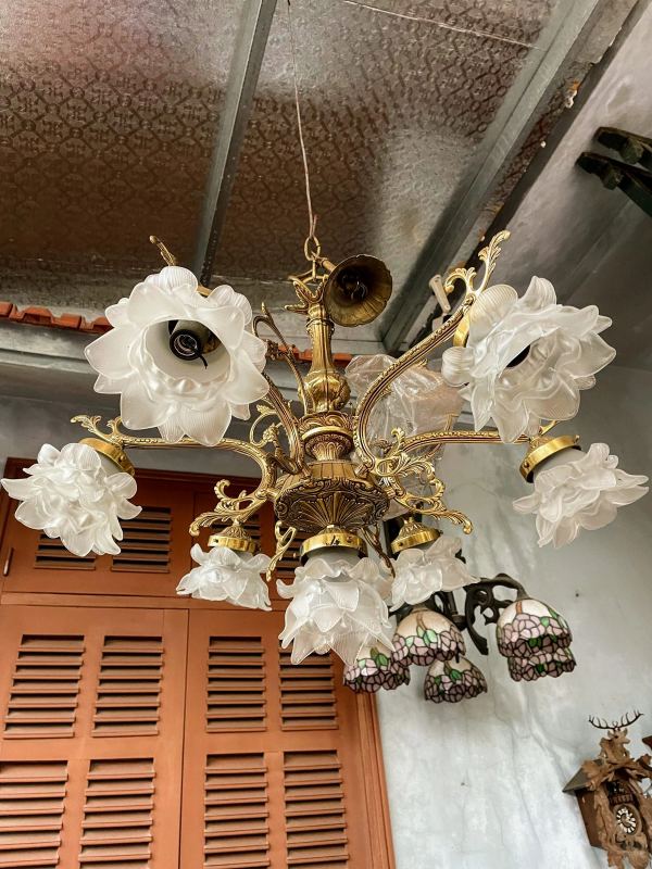 Đèn chùm hoa toàn thân bằng đồng chao hoa – ảnh 1