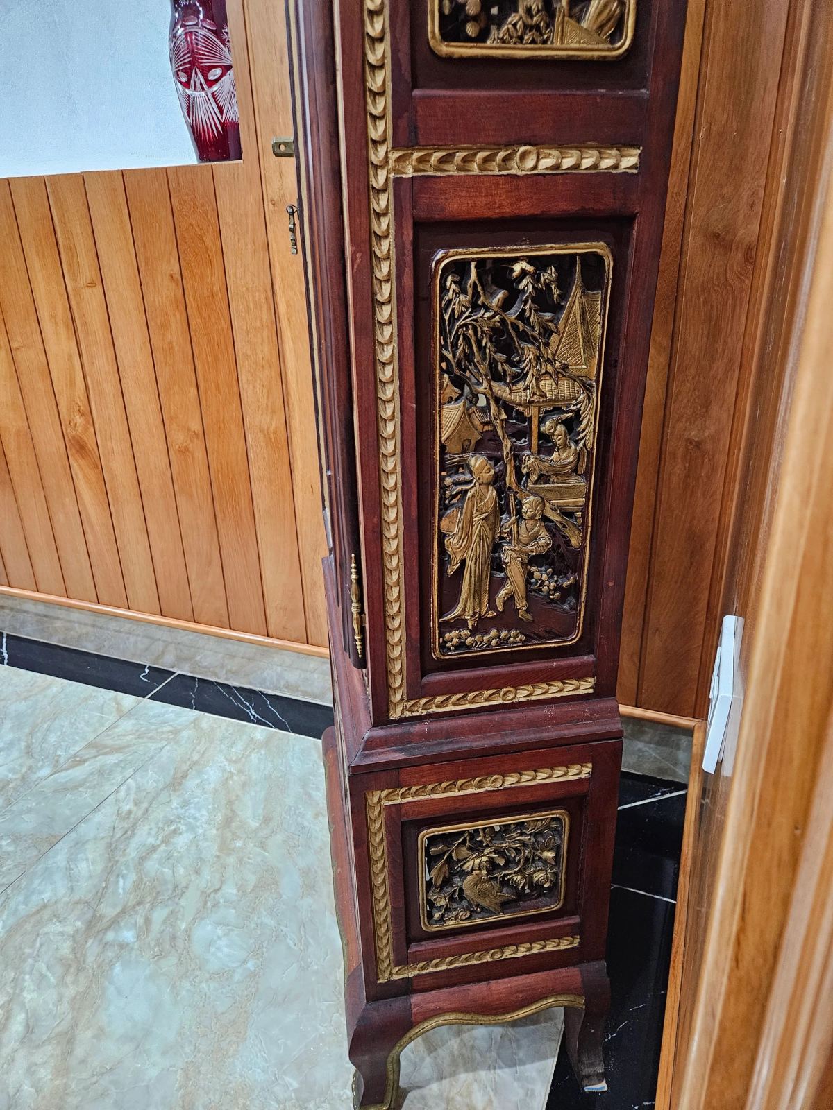 Đồng hồ tủ với phần thân bằng gỗ thịt Nhật Bản – ảnh 4