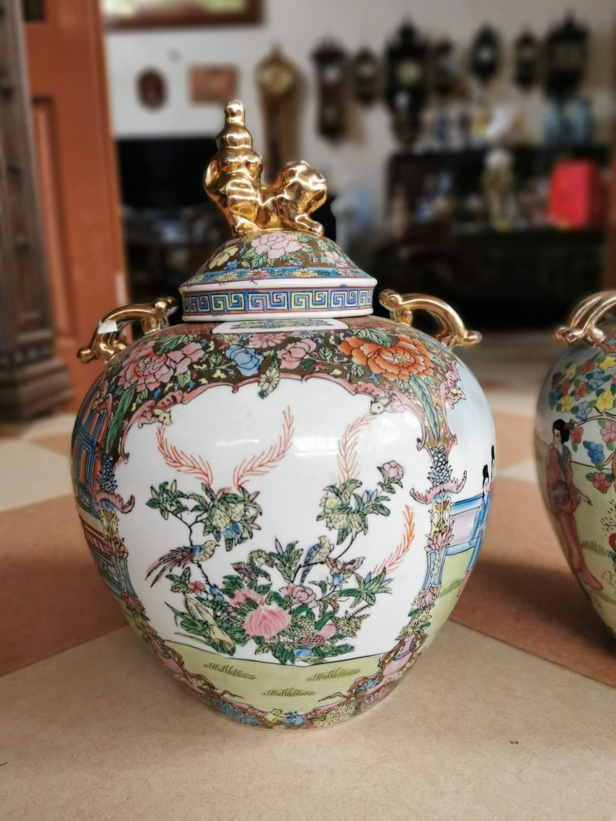 Cặp bình sứ tàu xưa – ảnh 2