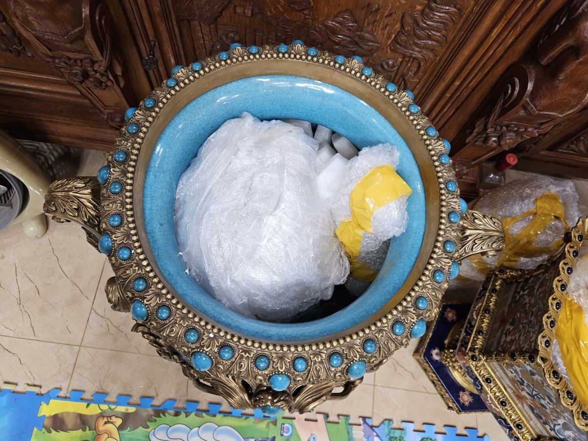 Một chiếc cúp sứ – ảnh 7