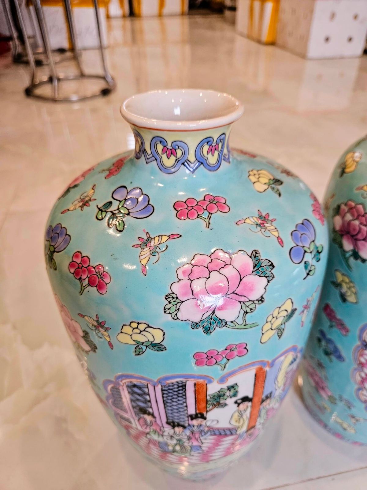 Cặp bình sứ Trung xuất âu xưa, cao 37.5cm – ảnh 3