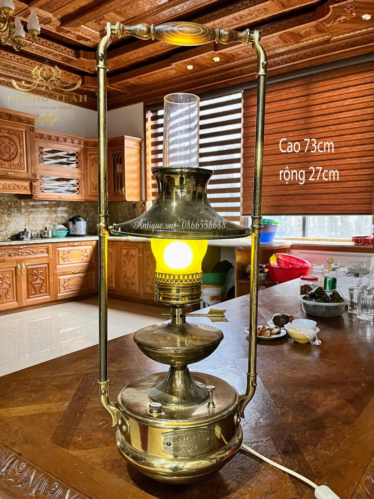 Một chiếc đèn ngủ điện bằng đồng – ảnh 1