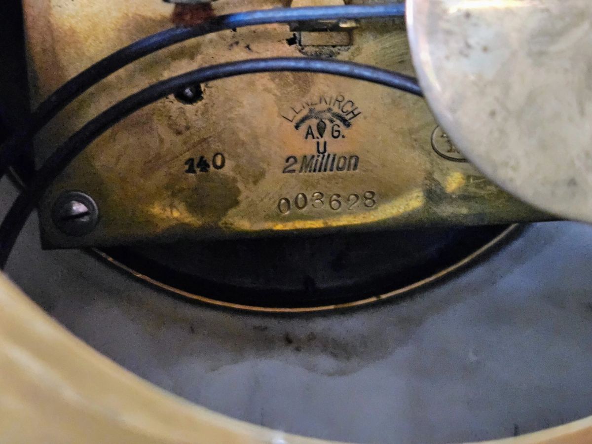 Đồng hồ vai bò đá – ảnh 3