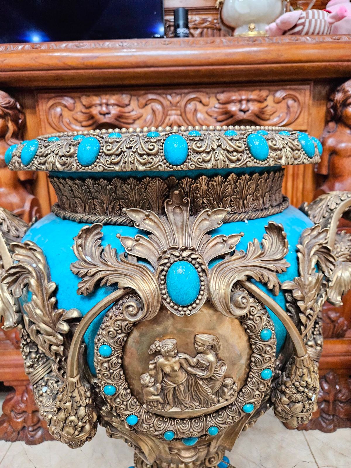Một chiếc cúp sứ – ảnh 2