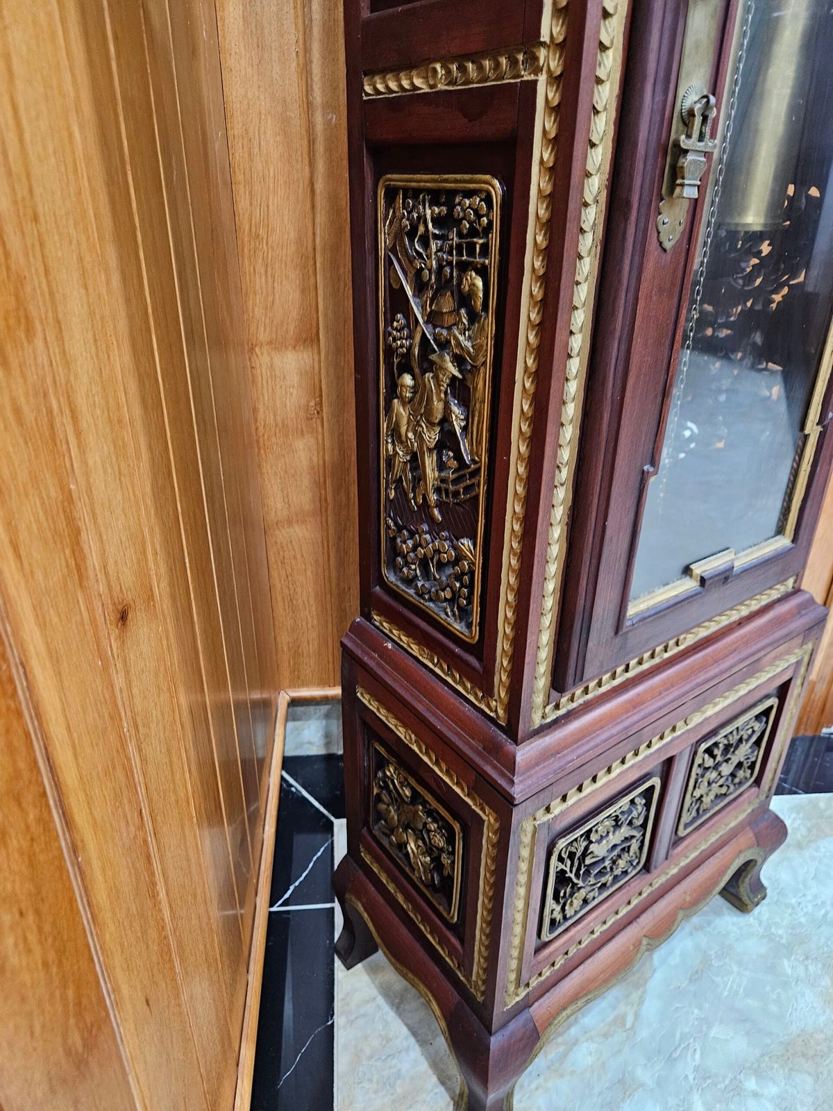 Đồng hồ tủ với phần thân bằng gỗ thịt Nhật Bản – ảnh 8