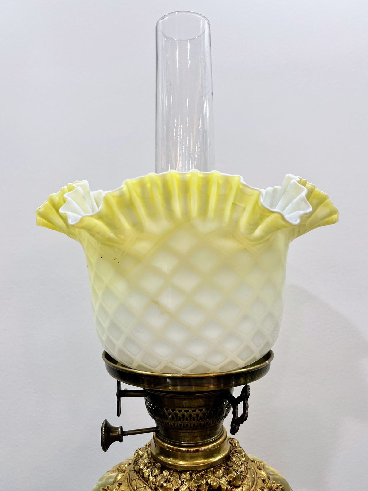 Một chiếc đèn dầu Pháp – ảnh 3