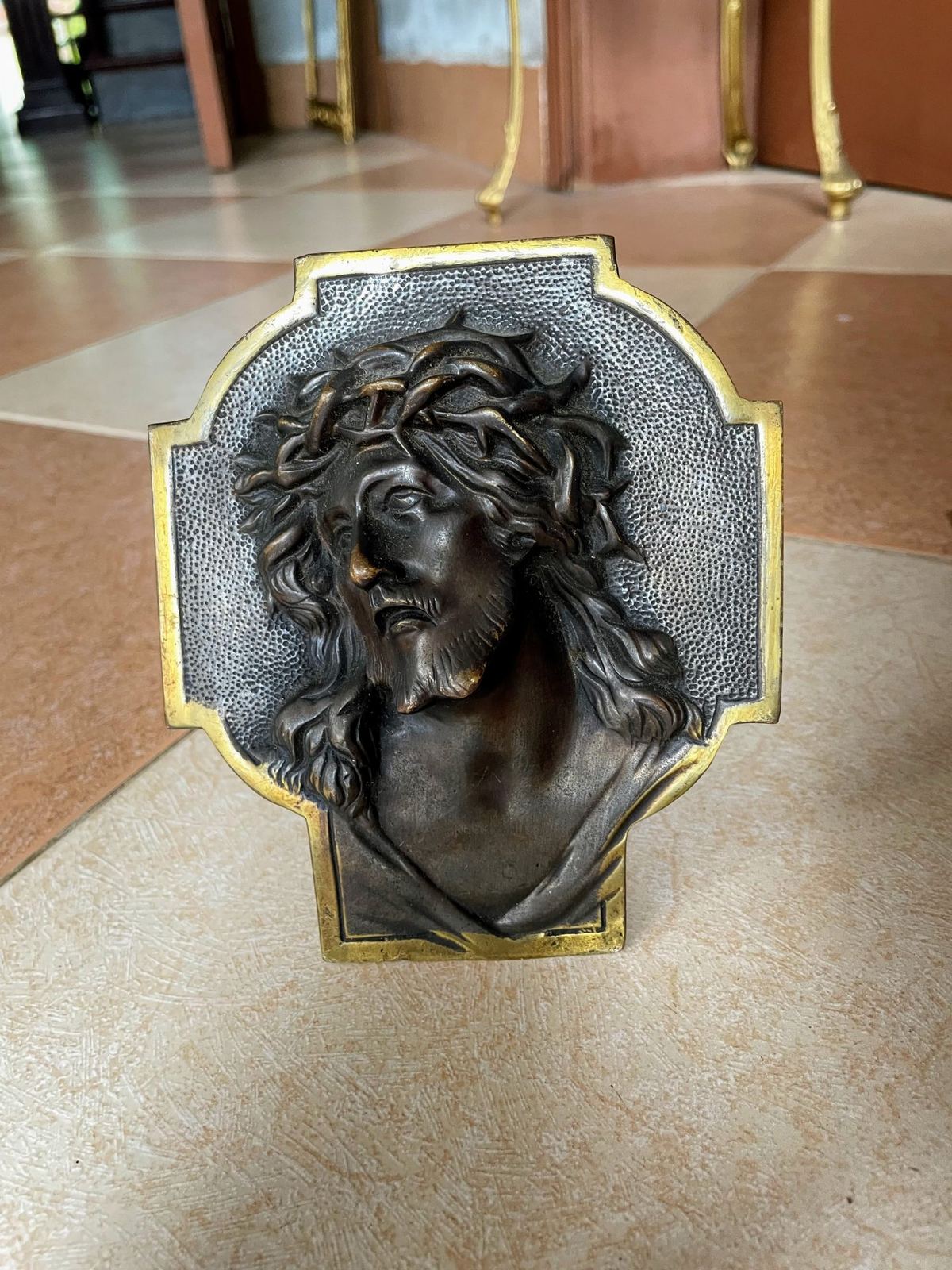 Phù điêu Jesus – ảnh 3