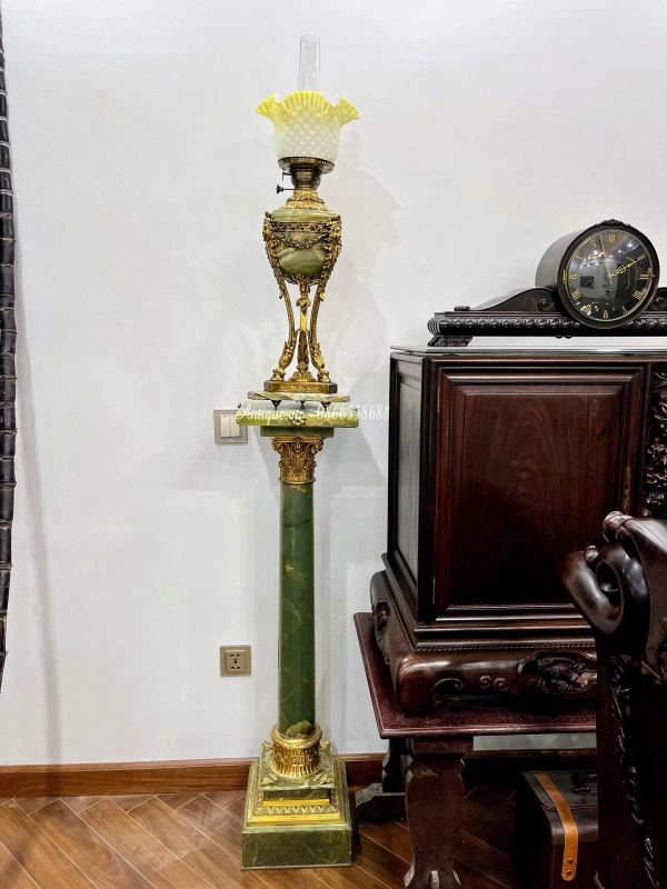 Một chiếc đèn dầu Pháp – ảnh 1
