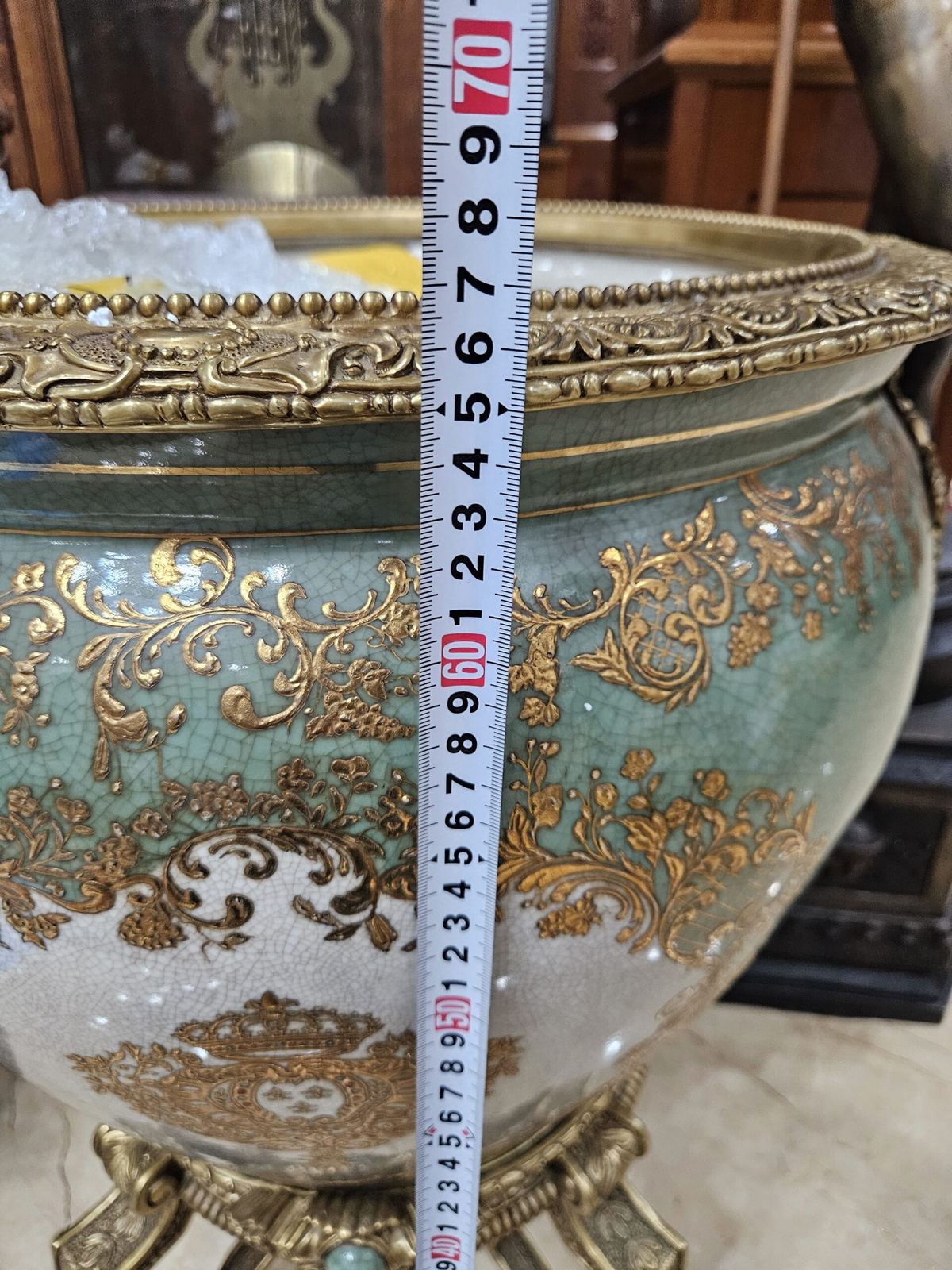 Một chiếc ang sứ – ảnh 6