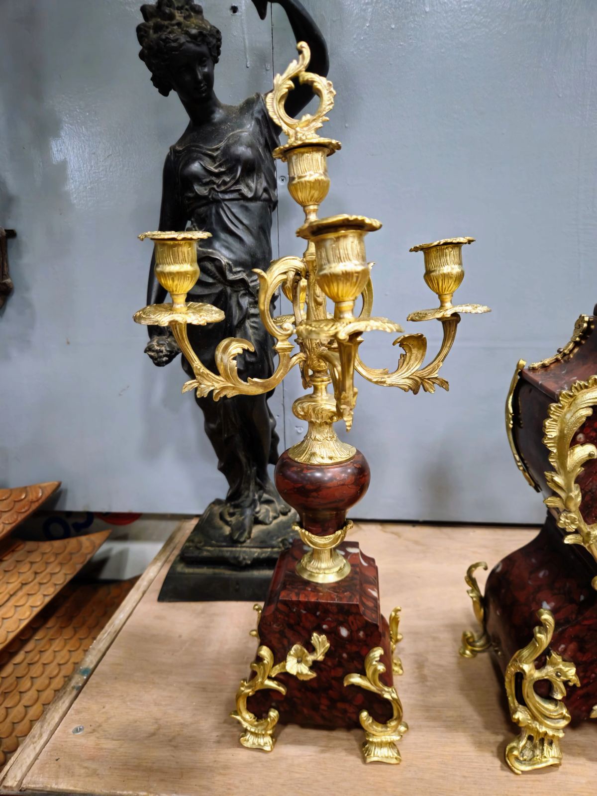 Bộ đồng hồ đá đỏ – ảnh 4
