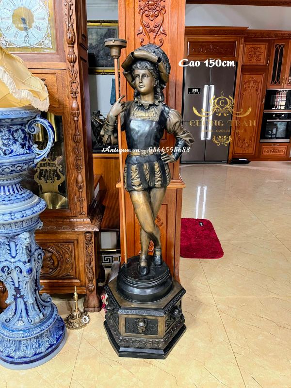 Tượng thiếu nữ tay cầm đèn – ảnh 1
