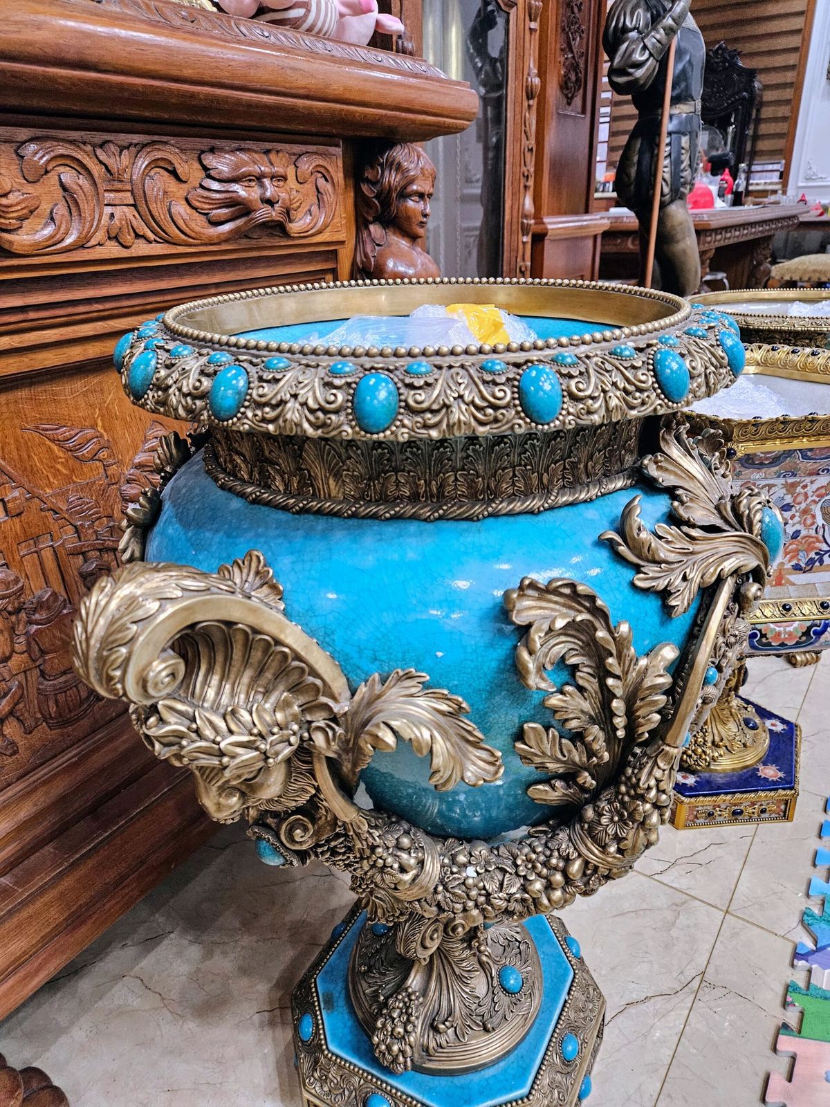 Một chiếc cúp sứ – ảnh 5