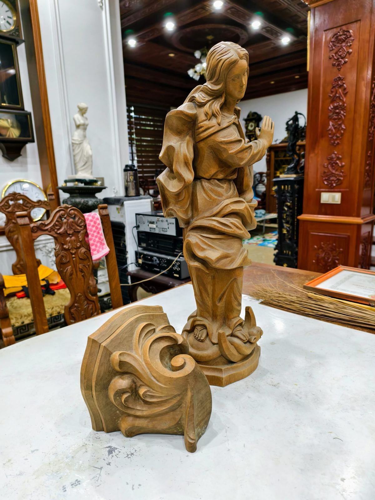 Tượng gỗ cô gái – ảnh 3